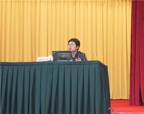 钟亚玲副教授.jpg