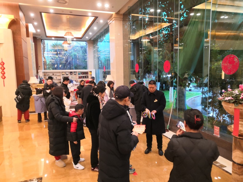 2-2云南震庄迎宾馆综合楼大堂举行幸福套圈活动.jpg