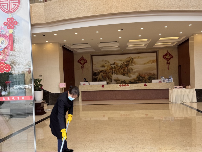 4春节期间，海埂宾馆做好综合楼相关区域卫生清洁.jpg